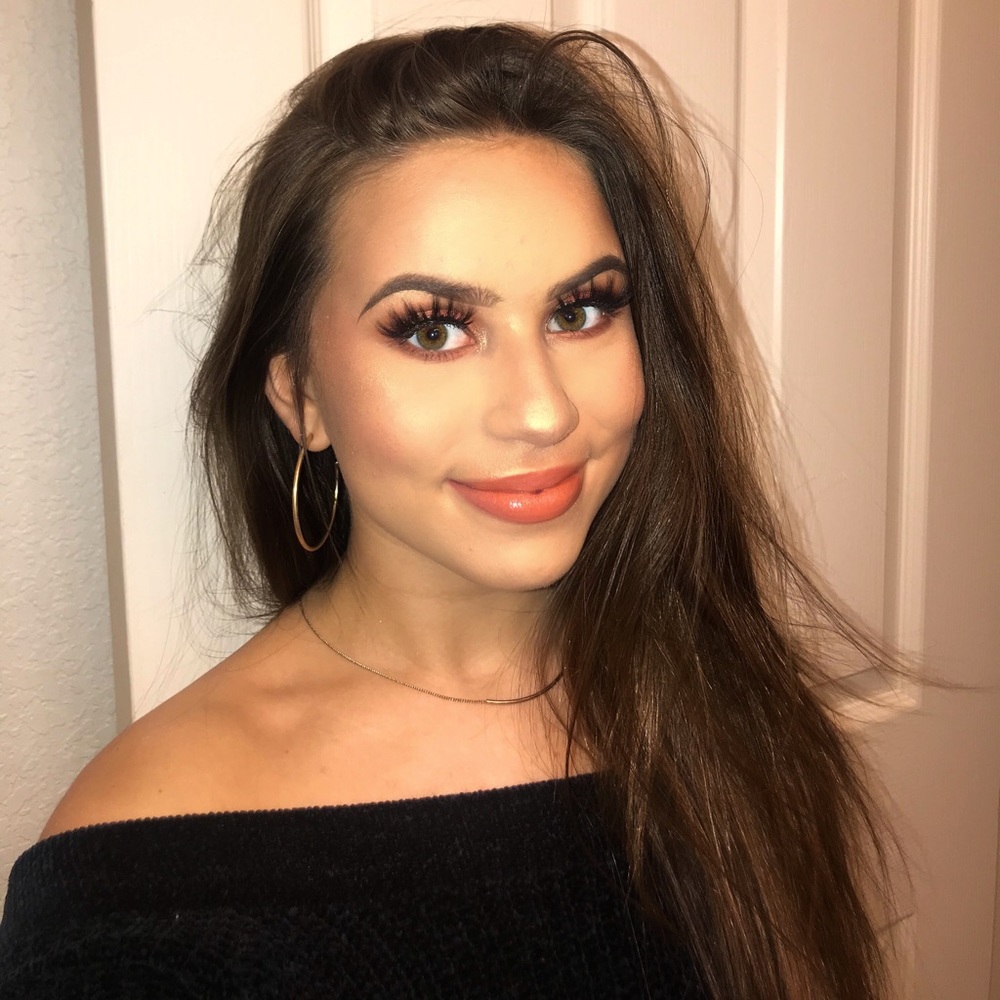 Meet your Posher, Amylia